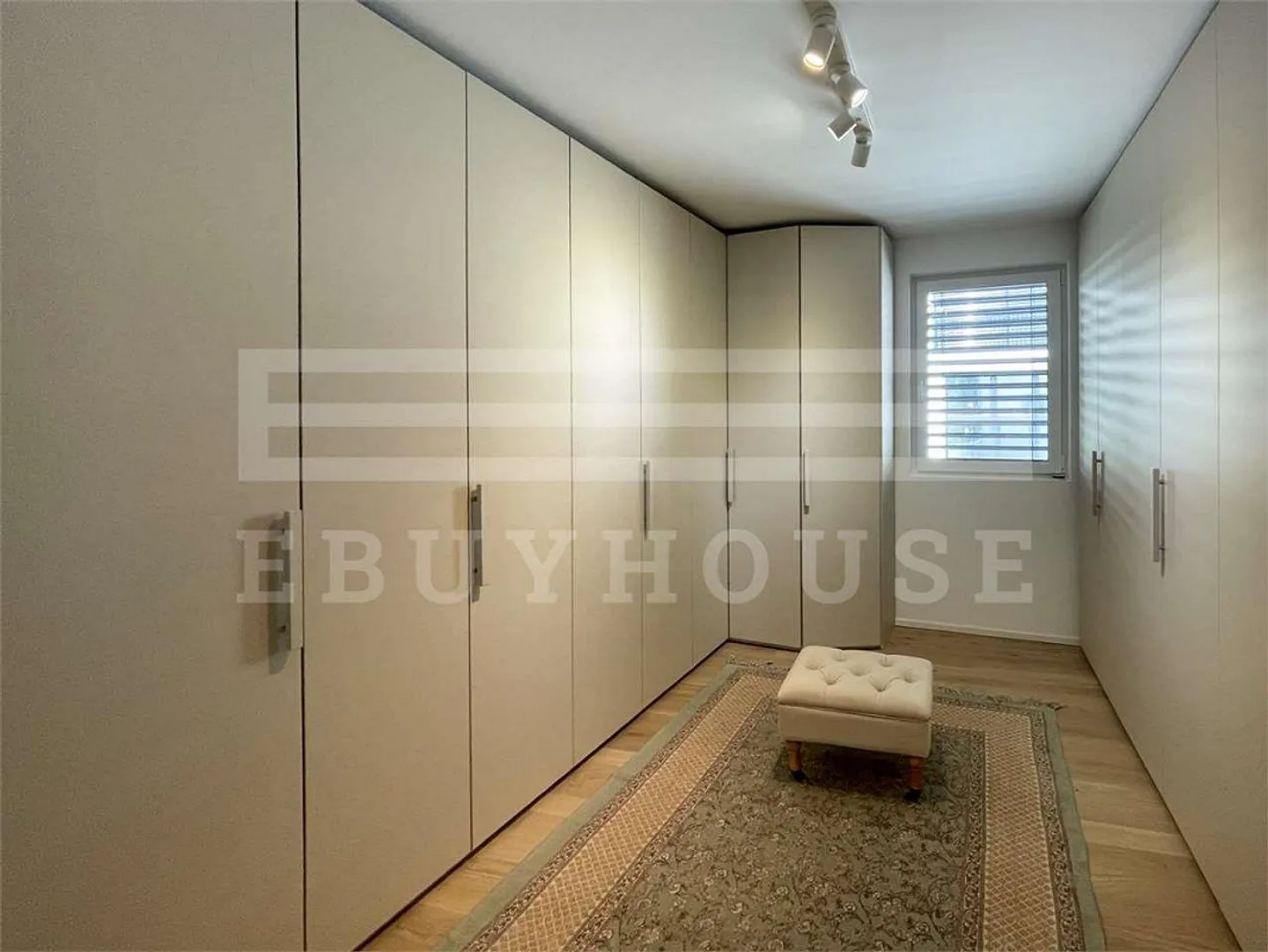 APPARTEMENT DESIGN LUMINEUX AVEC ENVIRONNEMENT NATUREL - Photo 9 sur 13