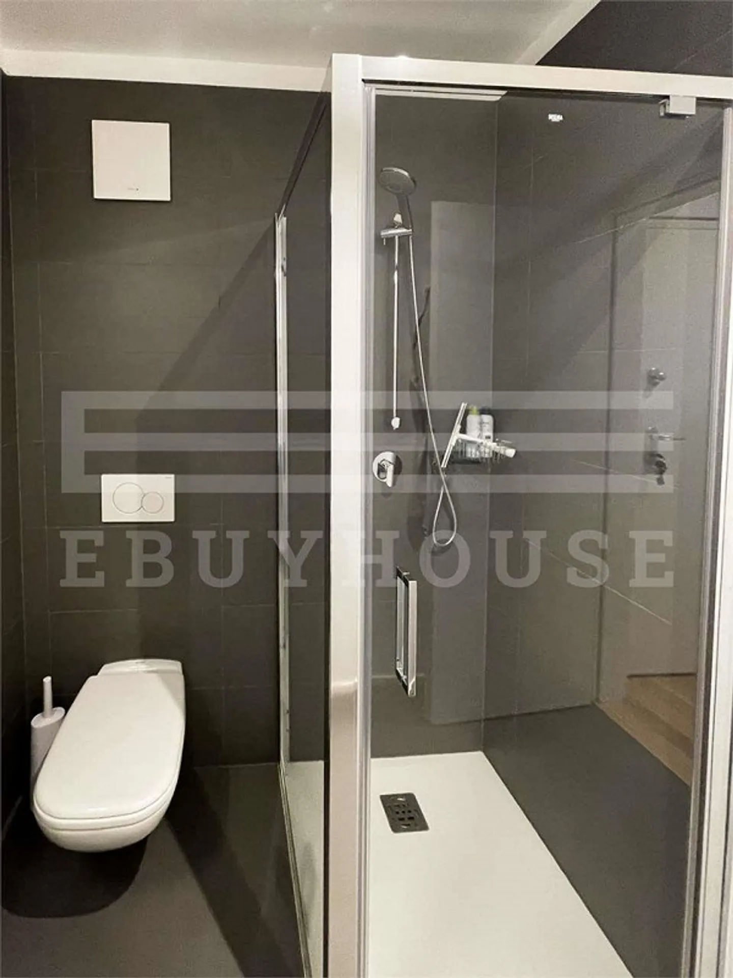 APPARTEMENT DESIGN LUMINEUX AVEC ENVIRONNEMENT NATUREL - Photo 10 sur 13