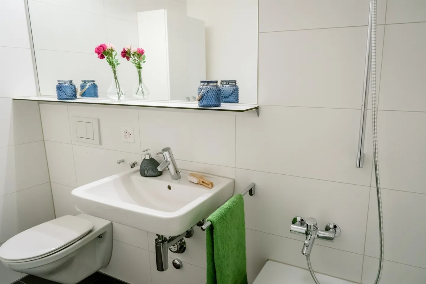 Appartement en duplex lumineux - Photo 3 sur 6