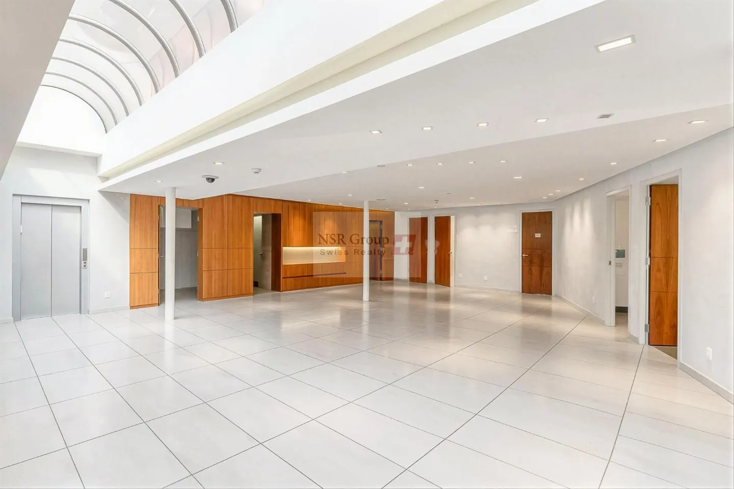 Arcade Gewerbeimmobilie 538 m² + 100 m² Lager - Januar 2027 - Foto 1 von 13
