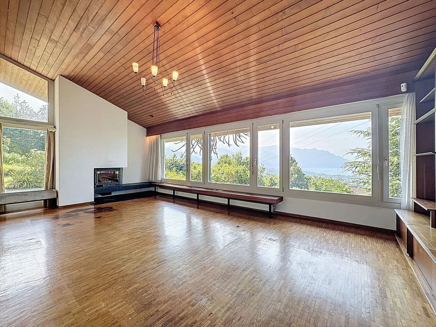 Villa indipendente da ristrutturare con vista lago - Foto 11 di 13