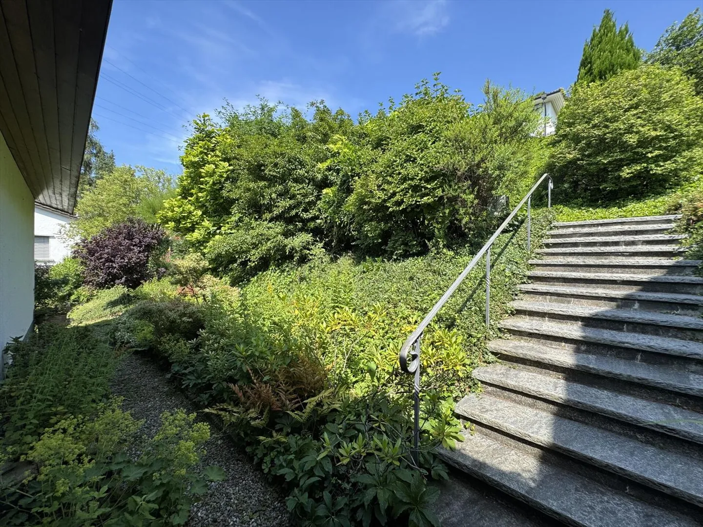 Villa indipendente da ristrutturare con vista lago - Foto 10 di 13