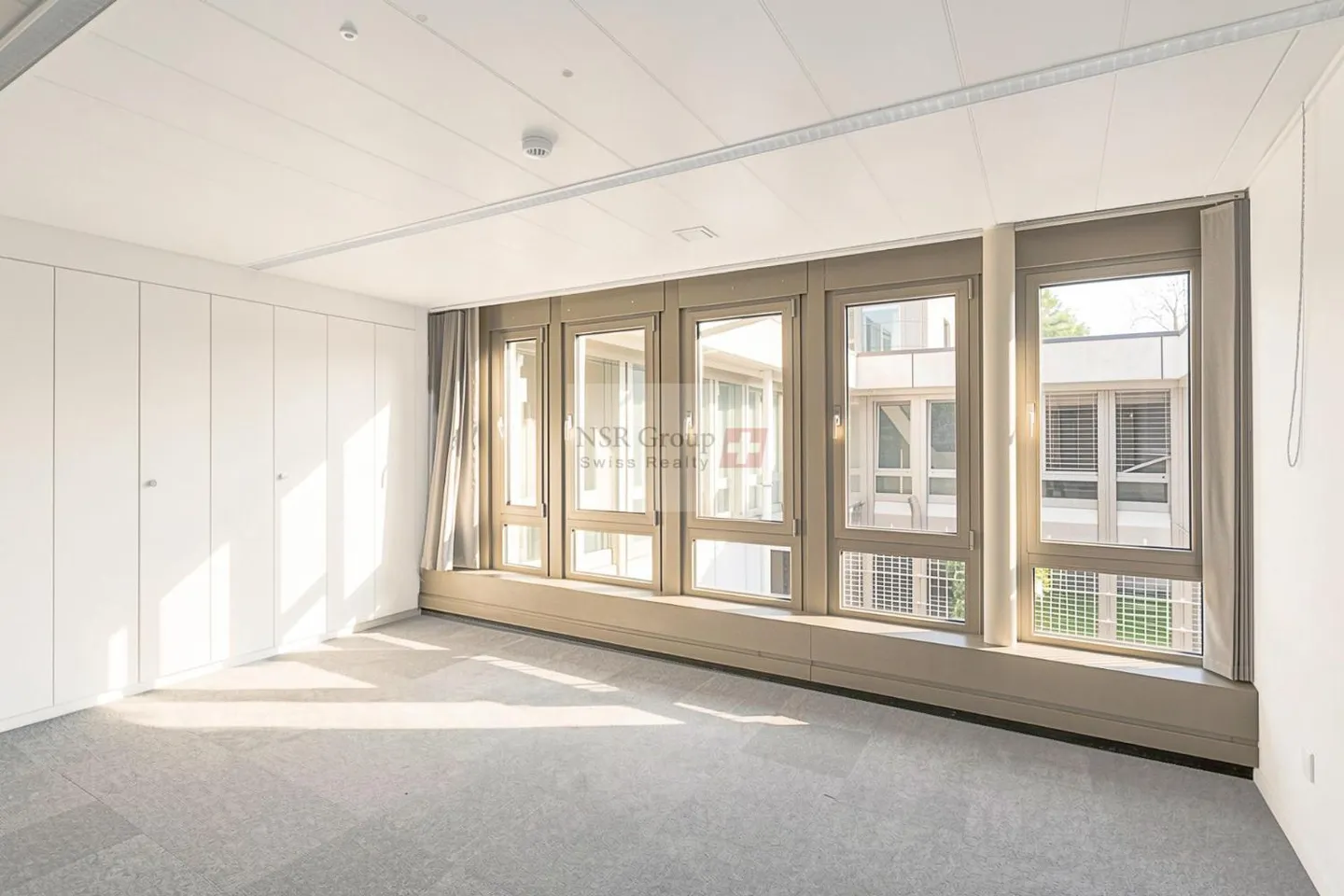 Arcade Gewerbeimmobilie 538 m² + 100 m² Lager - Januar 2027 - Foto 5 von 13