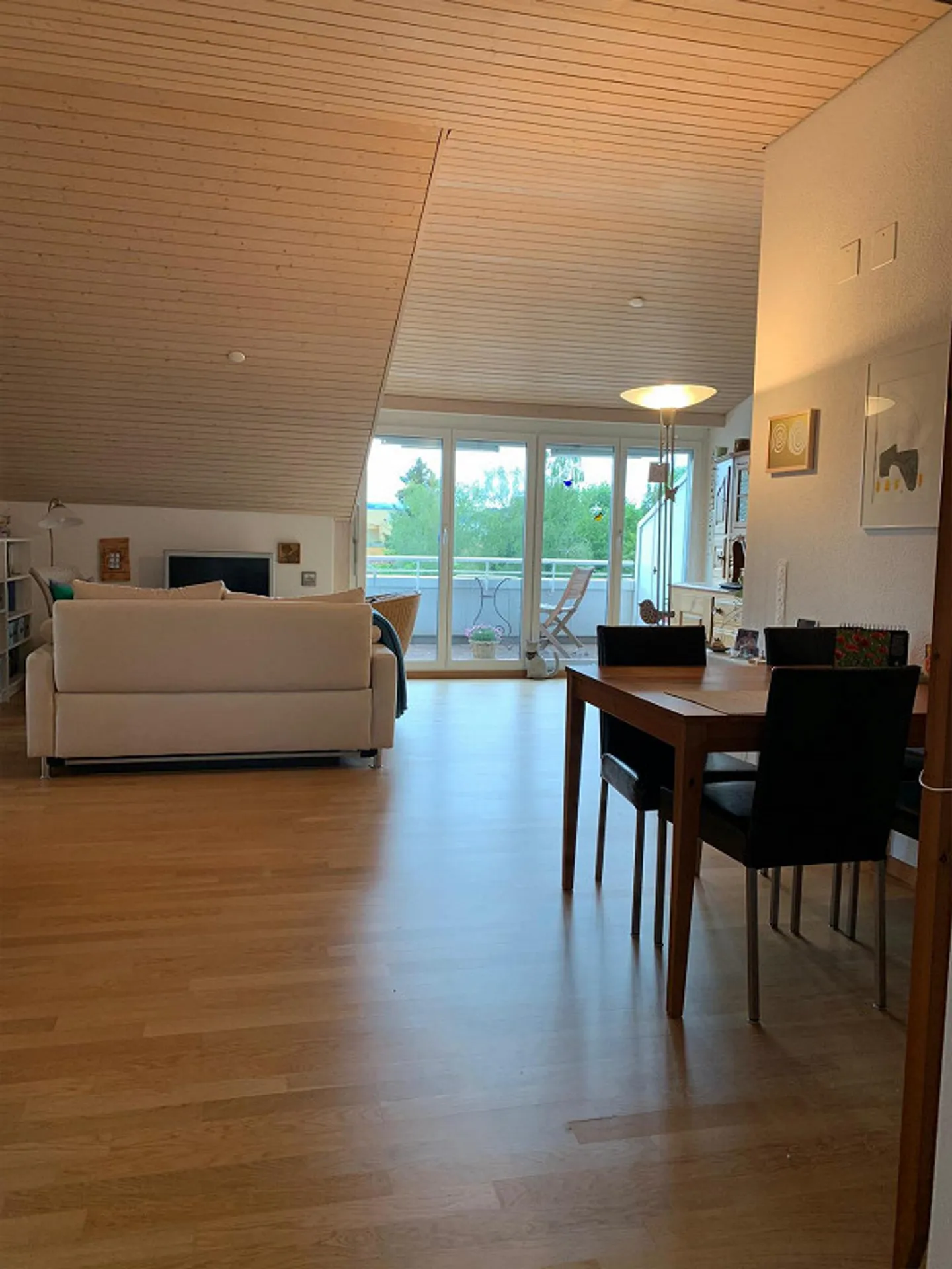 Beautiful attic apartment in top location, public transport, electric car connection available - Photo 1 of 7