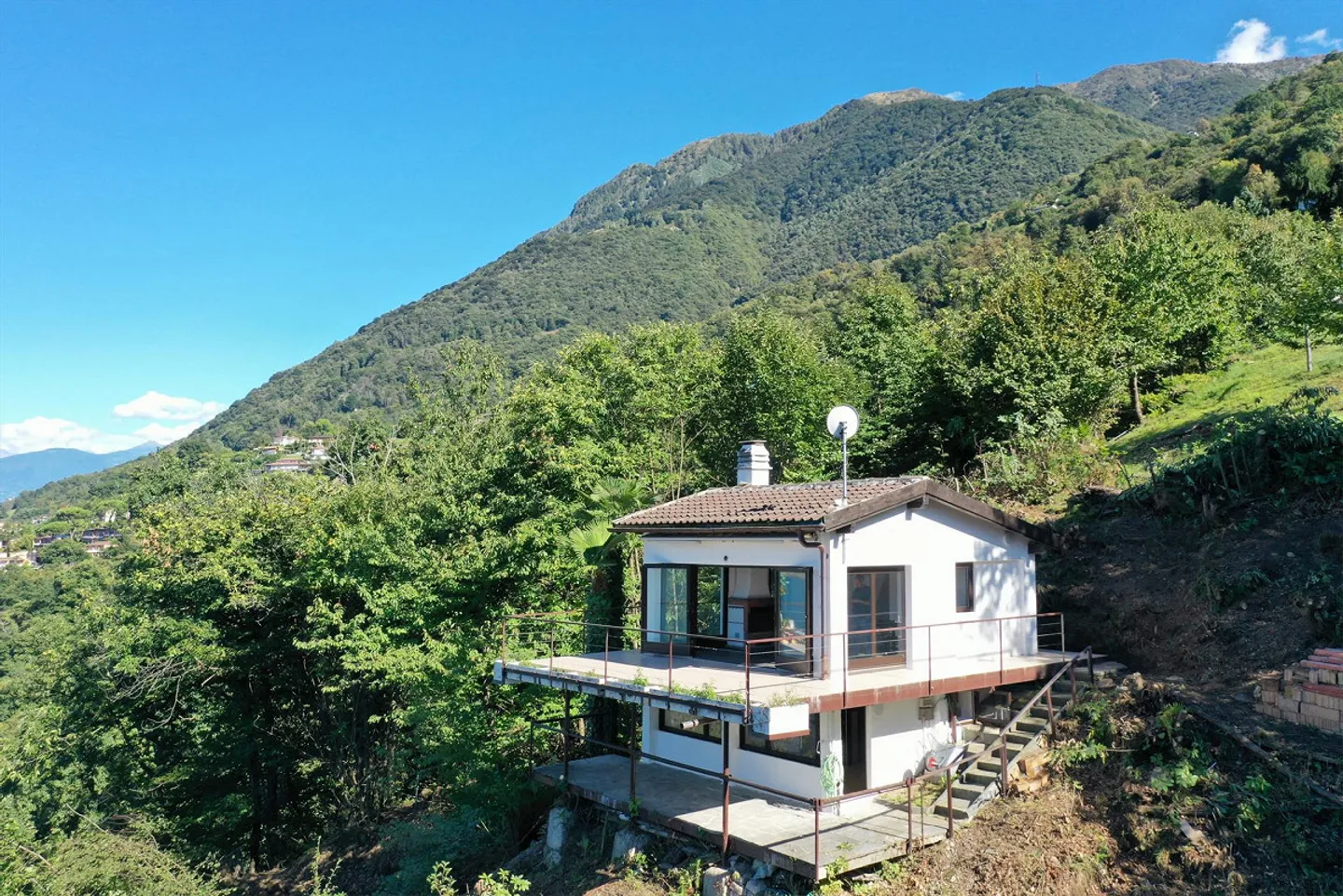 Small holiday home with a magnificent view of Lake Maggiore - Photo 3 of 18