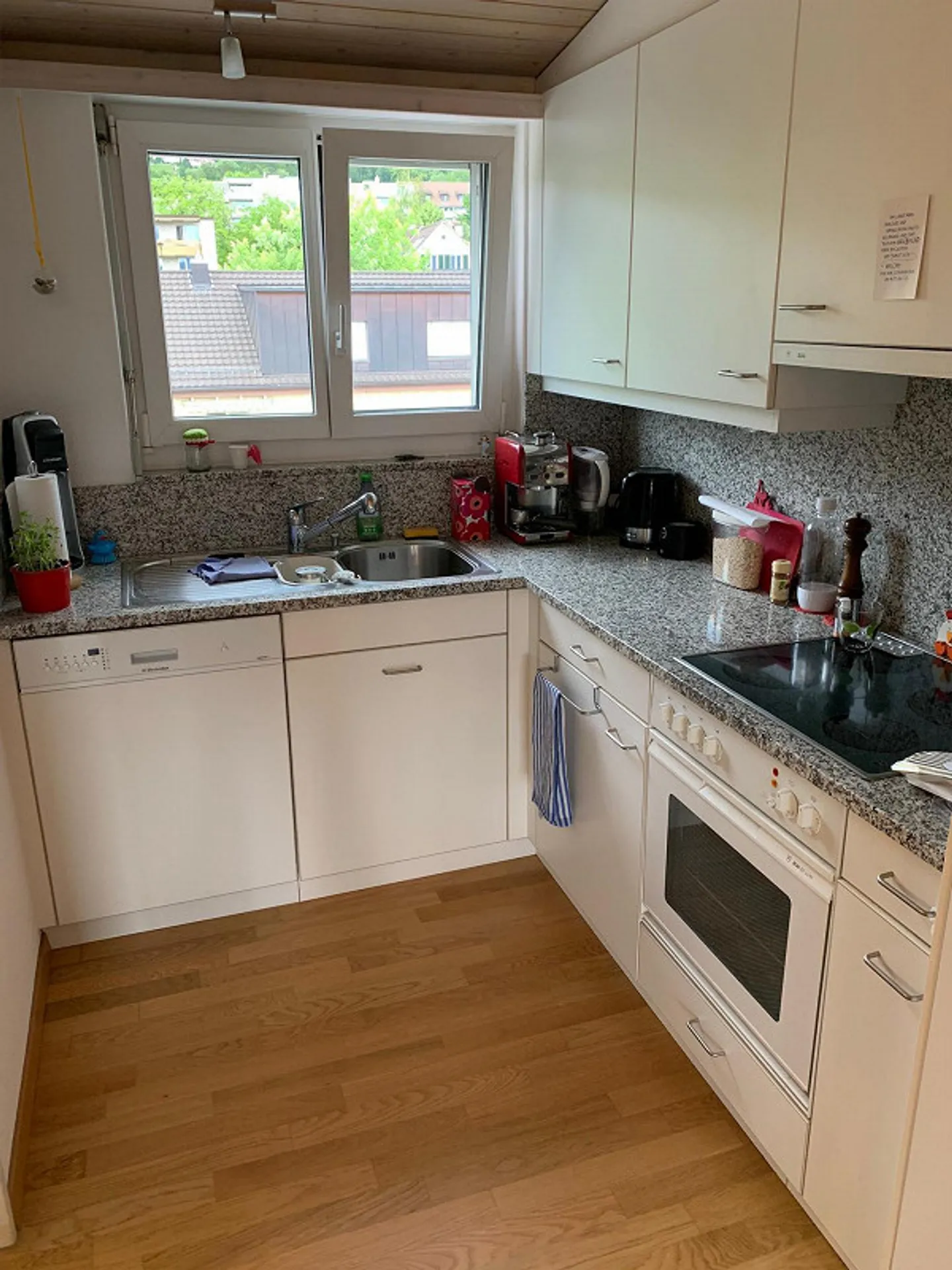 Beautiful attic apartment in top location, public transport, electric car connection available - Photo 5 of 7