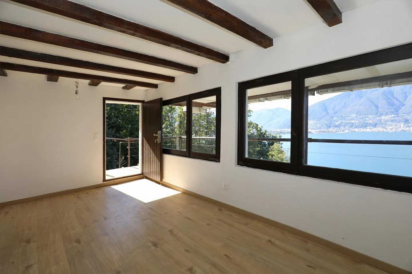 Small holiday home with a magnificent view of Lake Maggiore - Photo 12 of 18