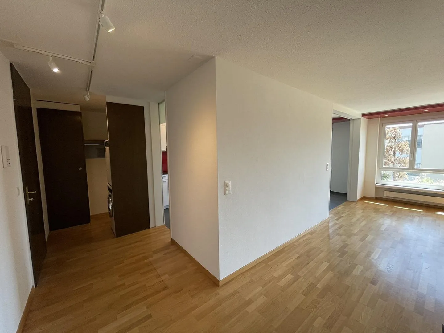 Attraktive 2.5 Zimmer-Wohnung mit Wintergarten - Foto 2 von 20