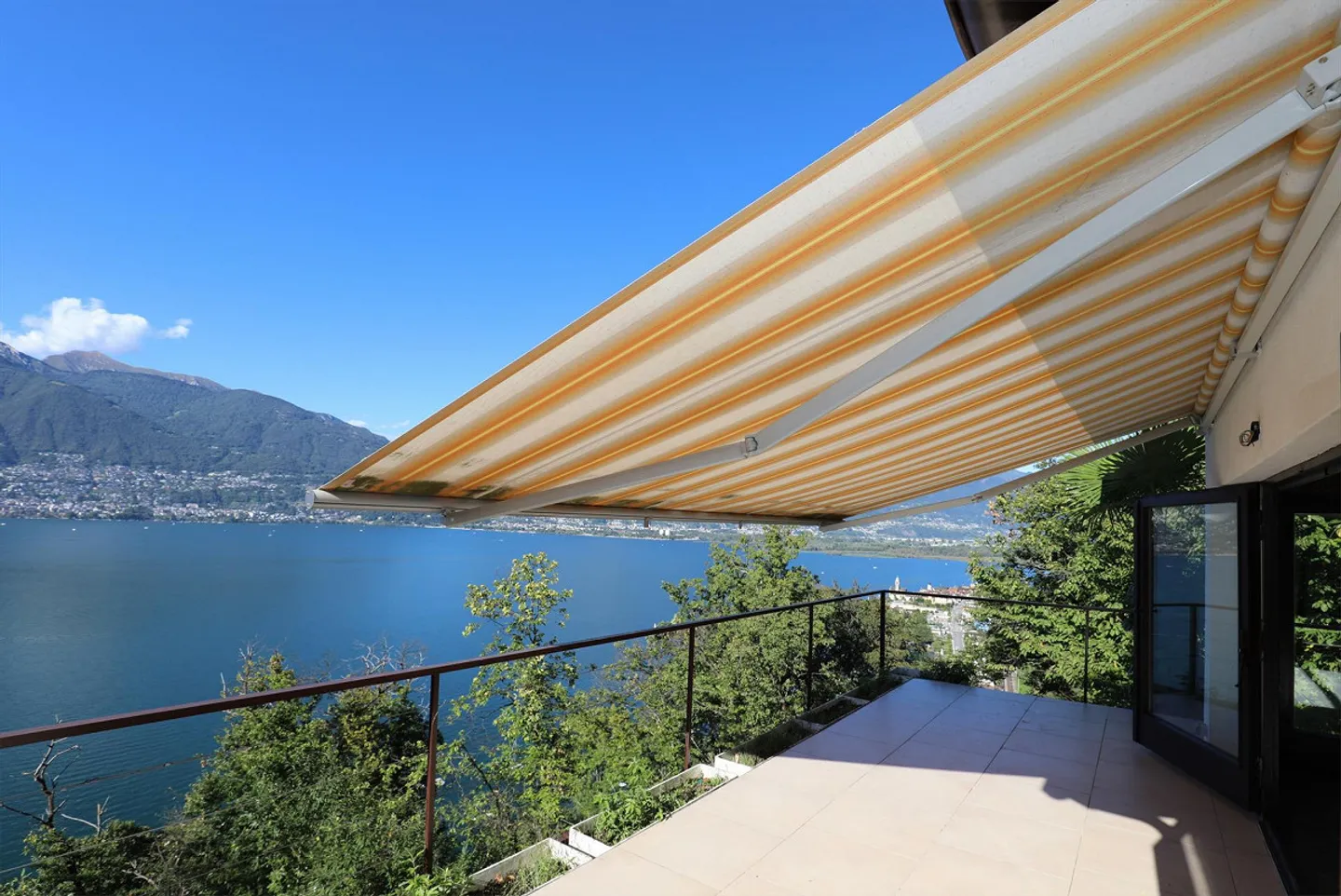 Small holiday home with a magnificent view of Lake Maggiore - Photo 15 of 18