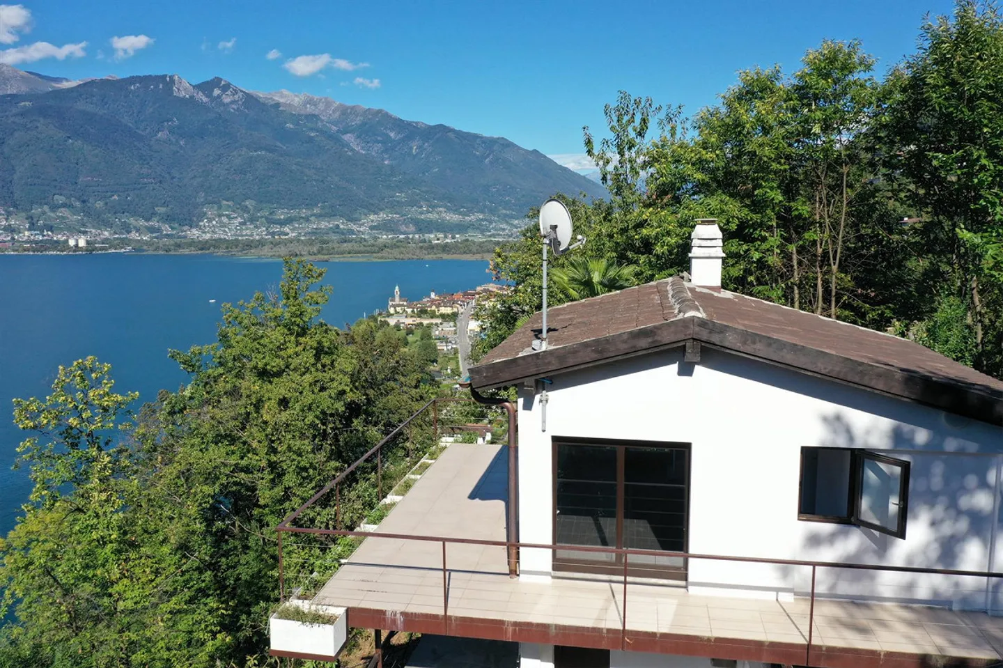 Small holiday home with a magnificent view of Lake Maggiore - Photo 16 of 18