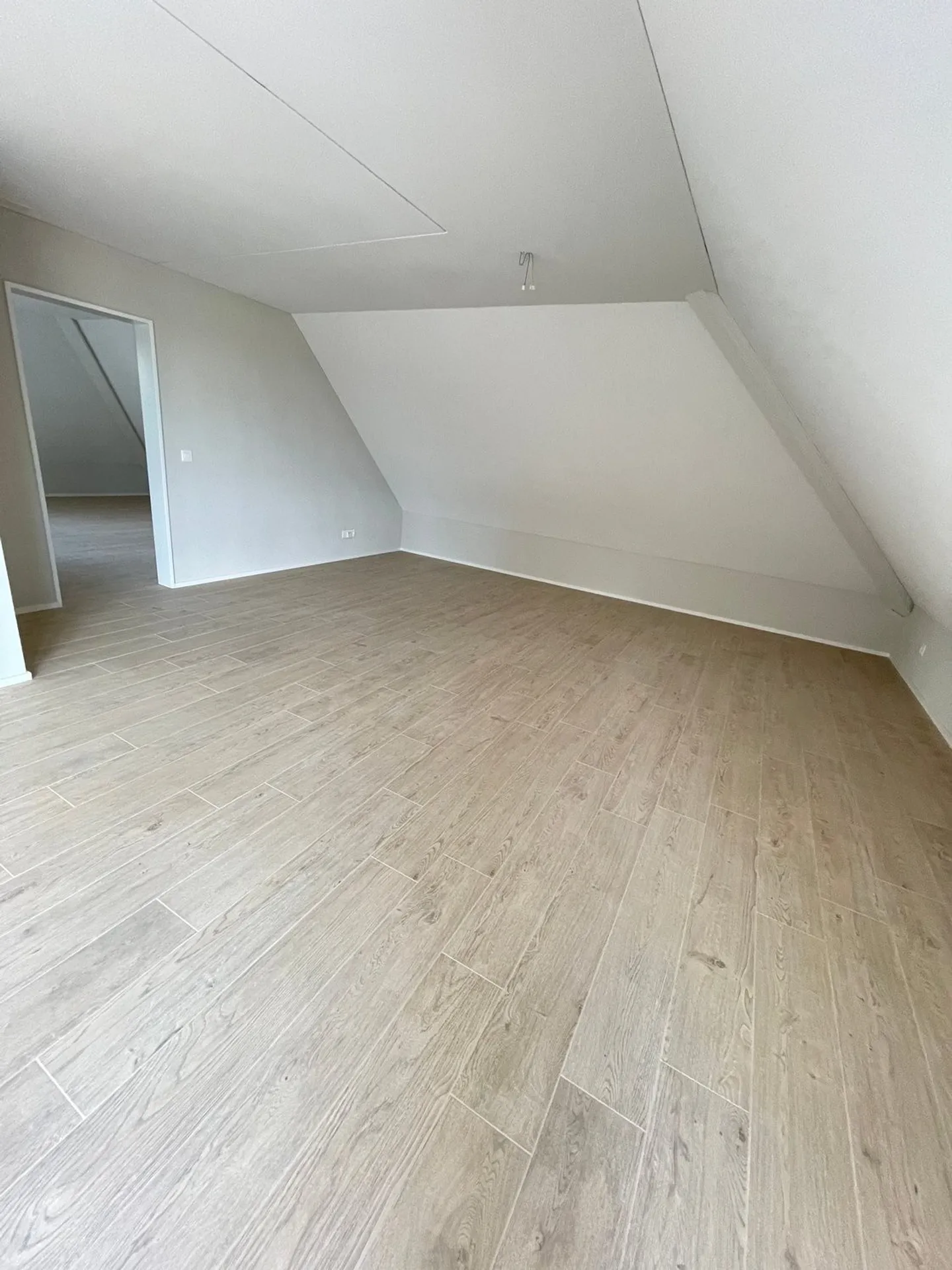 Modern 3.5-room penthouse with panoramic views in Holderbank - Photo 11 of 11