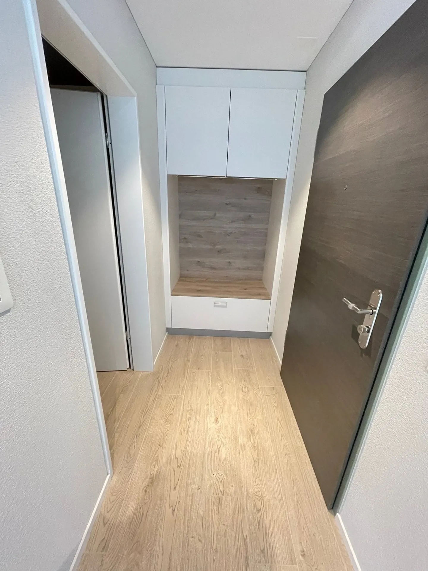 Modern 3.5-room penthouse with panoramic views in Holderbank - Photo 7 of 11