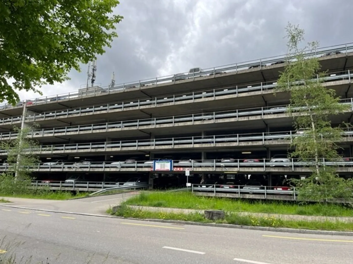 Gedeckter Parkplatz in Oerlikon - Foto 1 von 2