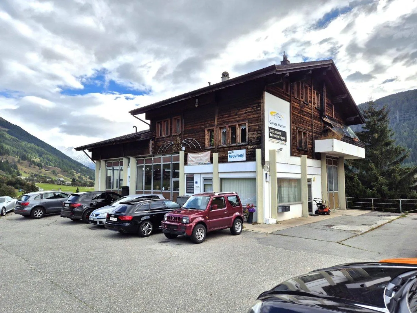 Deux appartements avec espace commercial dans le Goms - Photo 1 sur 9