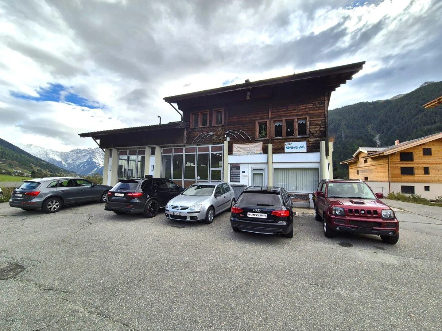 Deux appartements avec espace commercial dans le Goms - Photo 3 sur 9