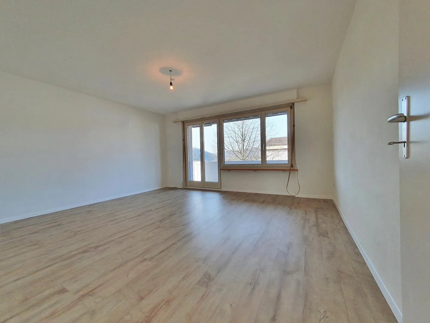 Appartamento ben tenuto in un quartiere familiare - Foto 3 di 9