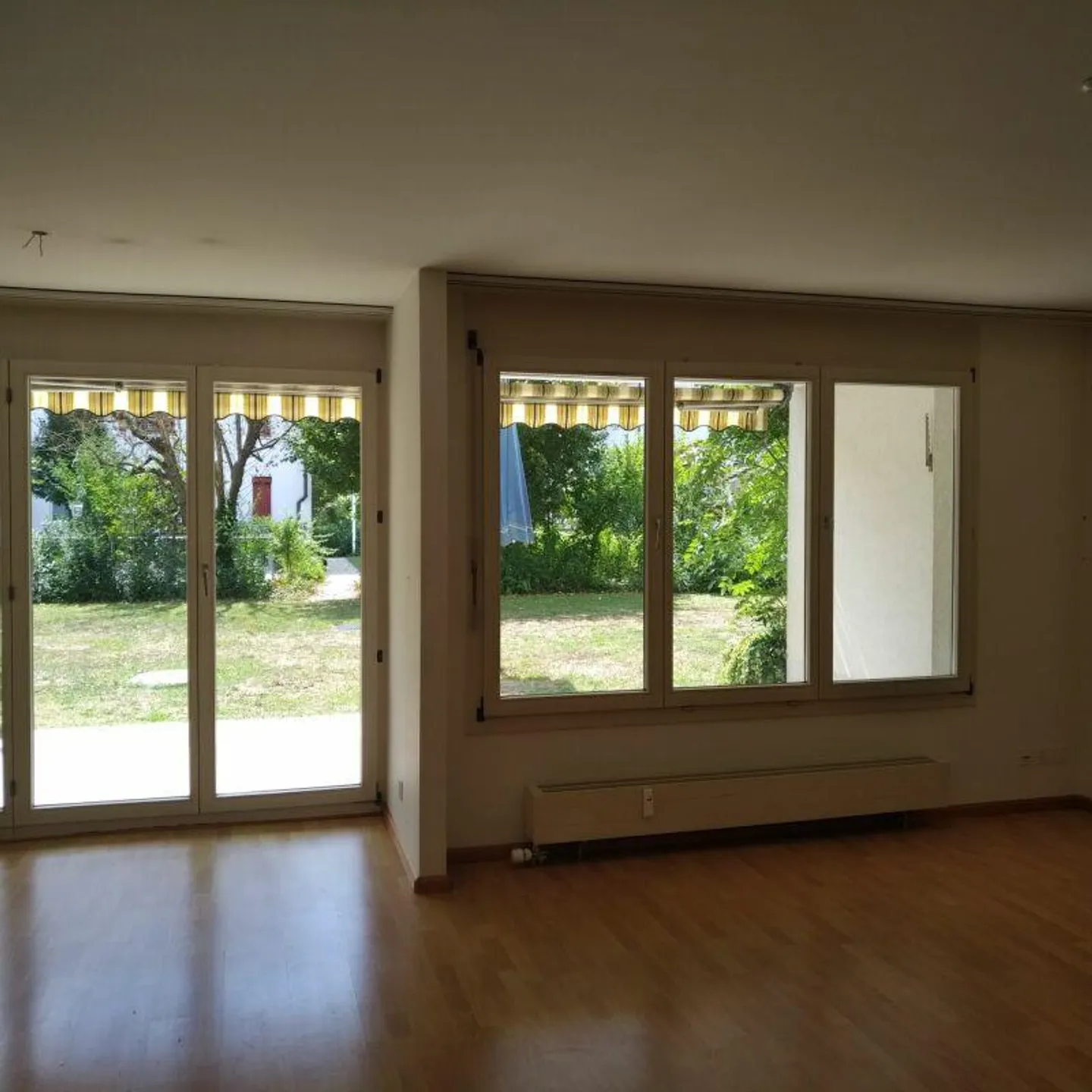 Large apartment with garden seating area - Photo 9 of 9