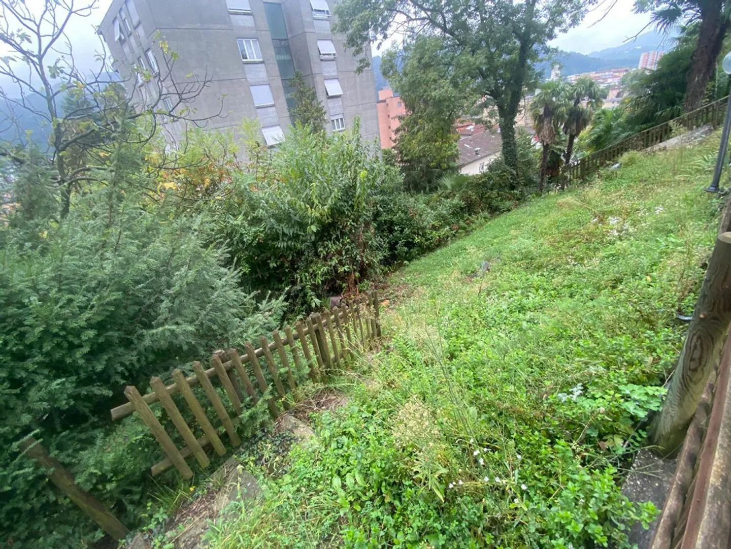 Terrain constructible de 1050 m2 dans la zone de construction de 5 étages - Photo 3 sur 21
