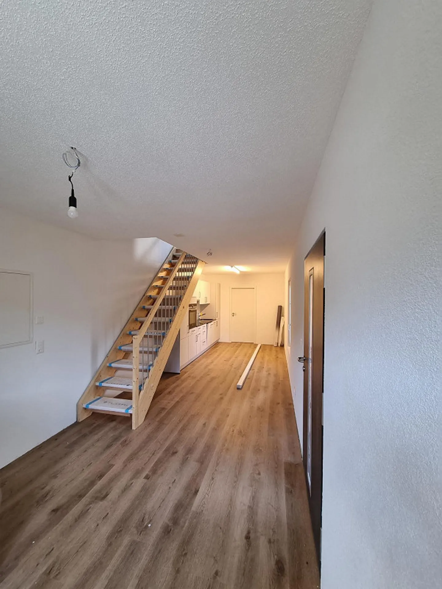 Appartement moderne avec balcon - Photo 2 sur 7