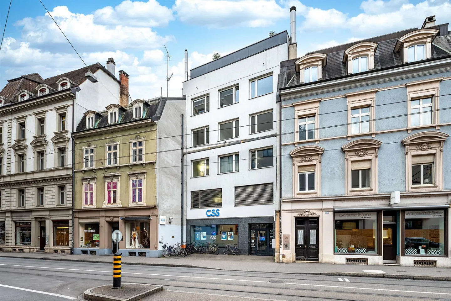 Attico vicino al teatro comunale con terrazza sul tetto - Foto 1 di 10