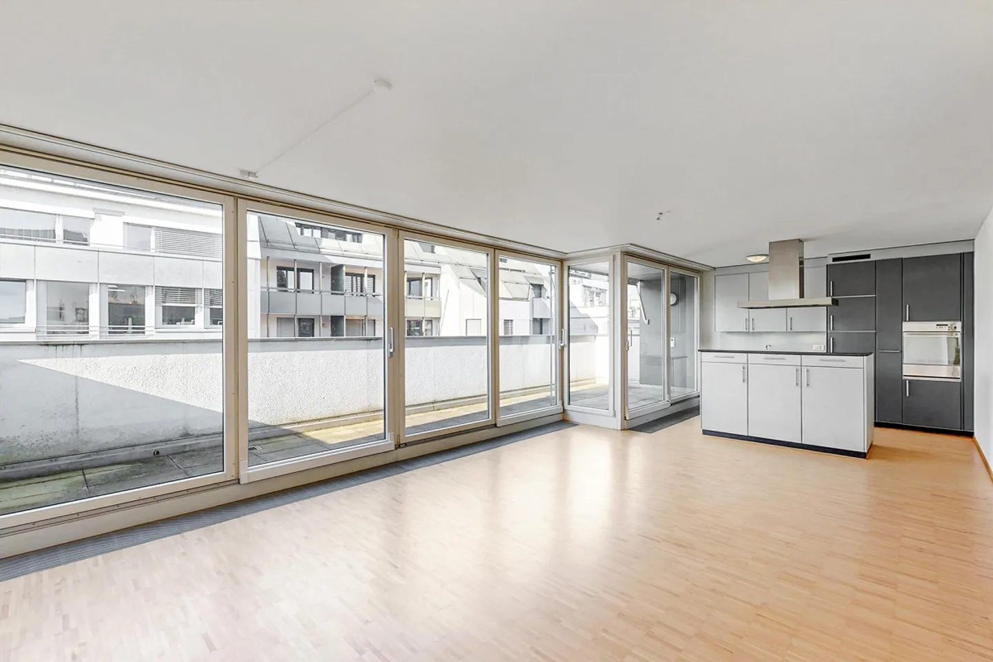 Attico vicino al teatro comunale con terrazza sul tetto - Foto 3 di 10