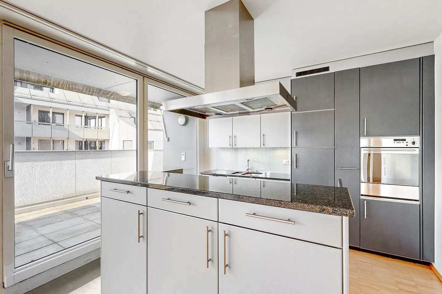 Attico vicino al teatro comunale con terrazza sul tetto - Foto 4 di 10