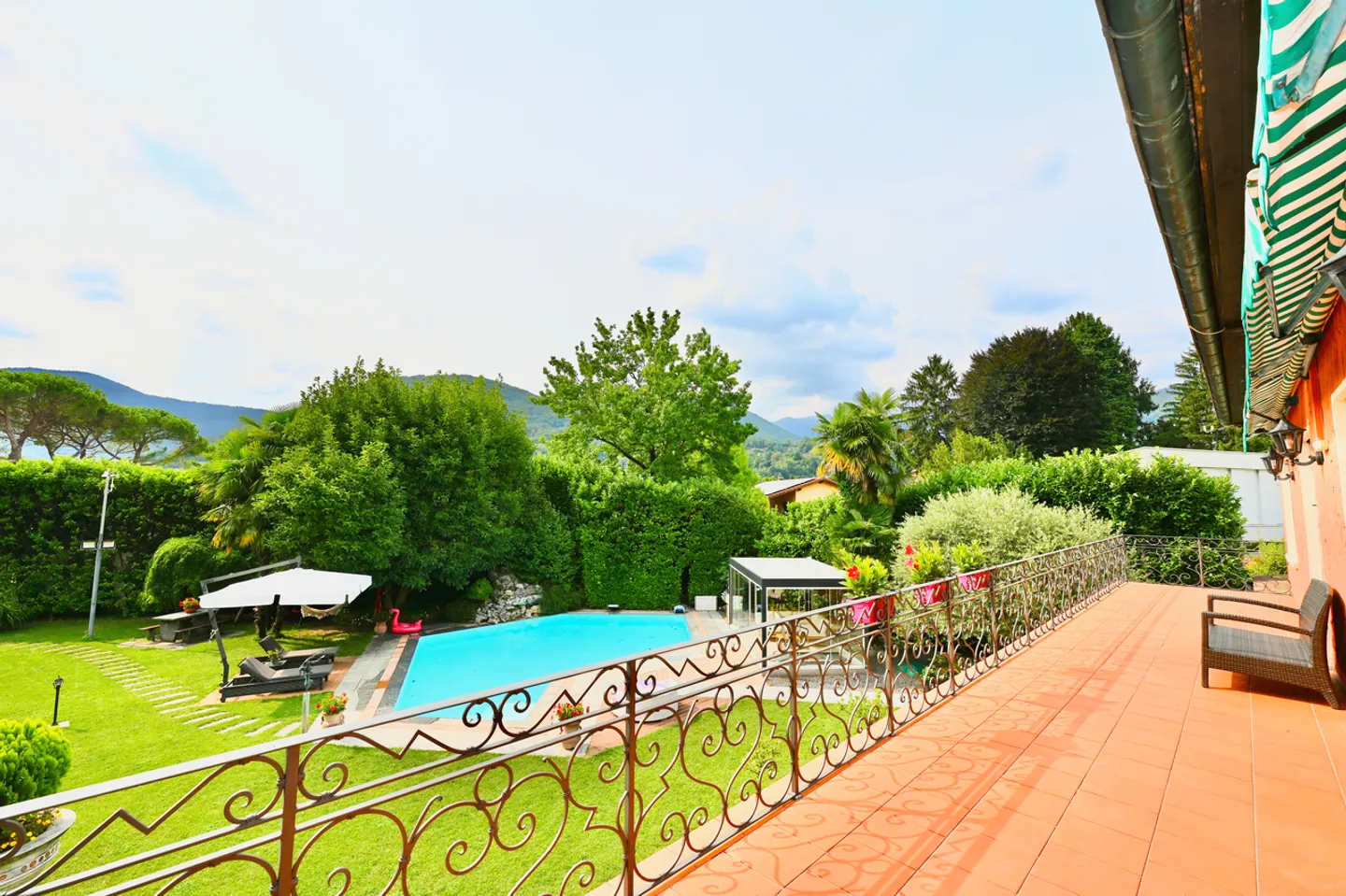 Villa élégante avec piscine splendide et jardin luxuriant à Caslano - Photo 16 sur 20