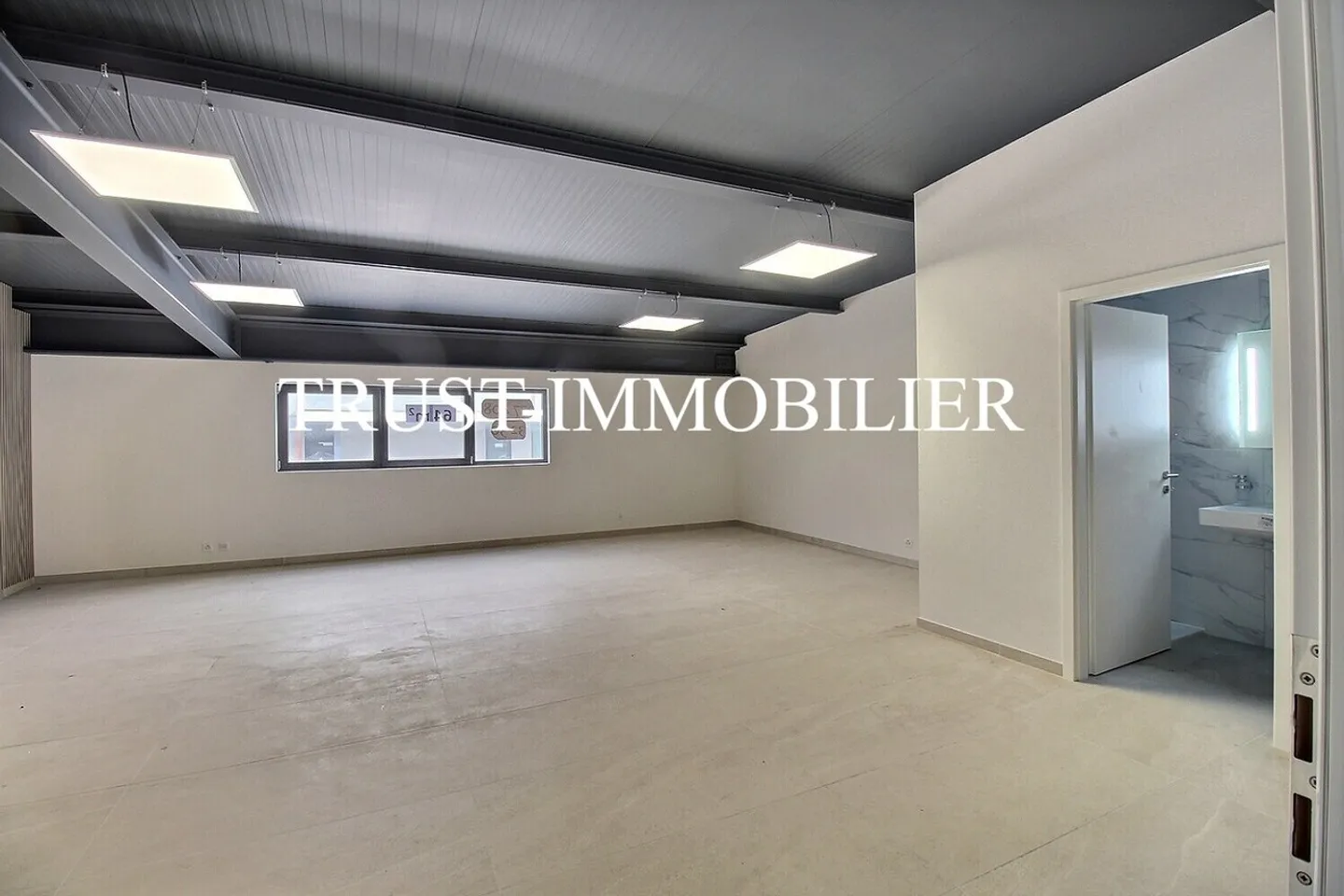 Espace Commercial Moderne à Saxon - Photo 3 sur 6