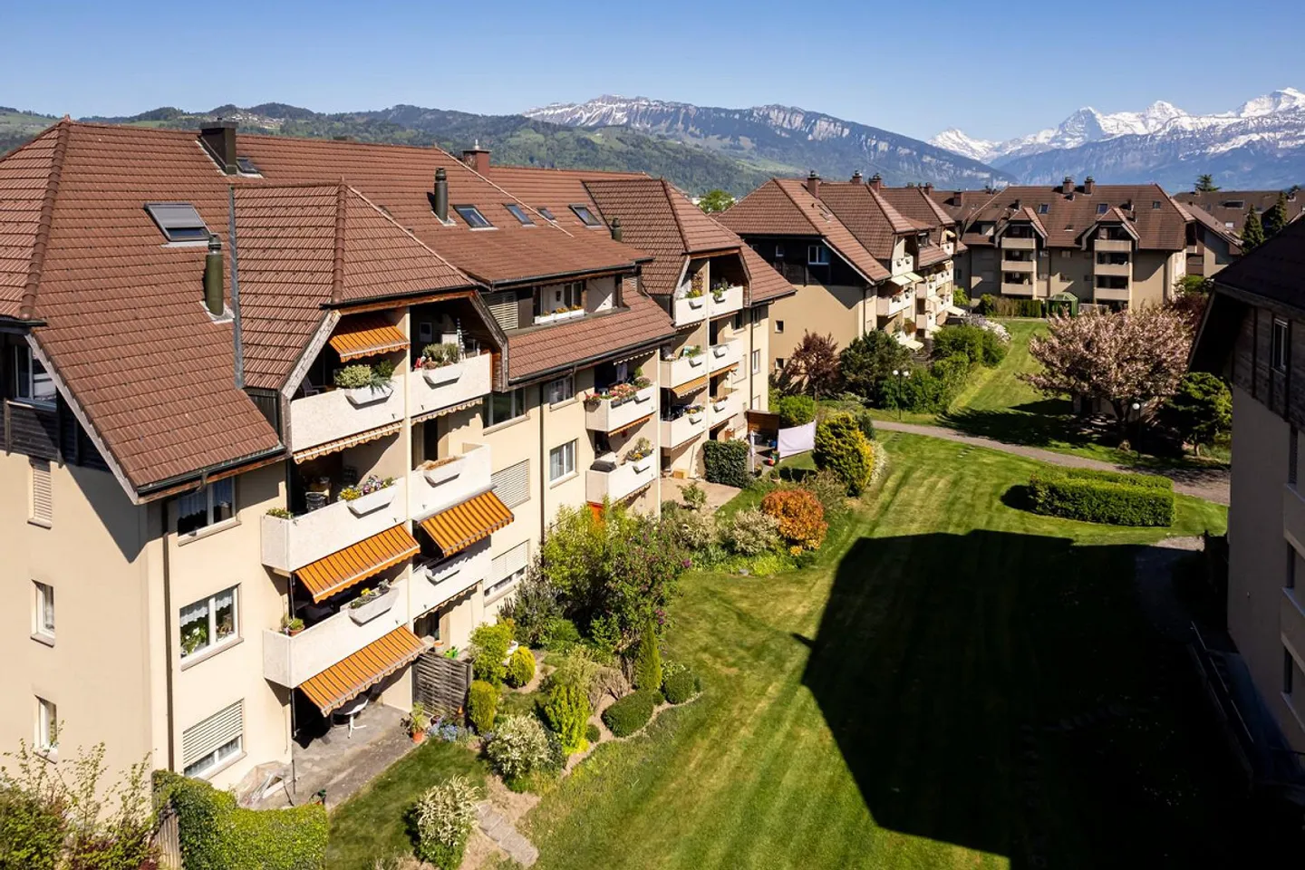 Appartement 2.5 pièces avec ascenseur à Thun - Photo 2 sur 12