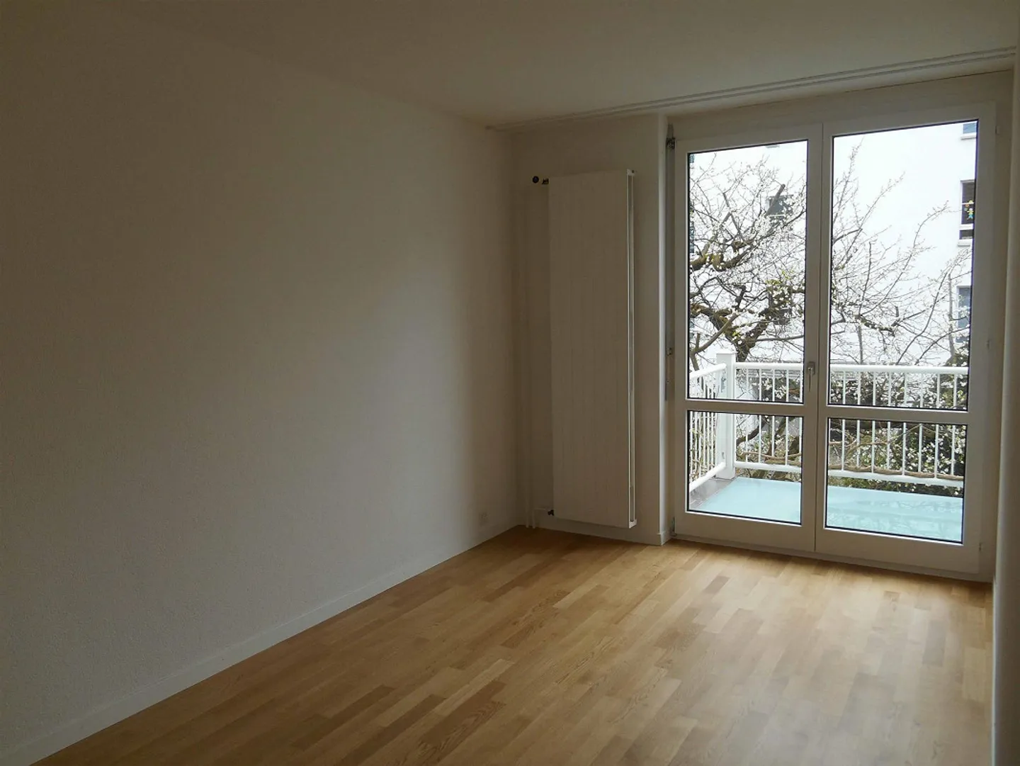 Spacious 5 ½ Room Corner House / Row House with Surroundings - Photo 11 of 14