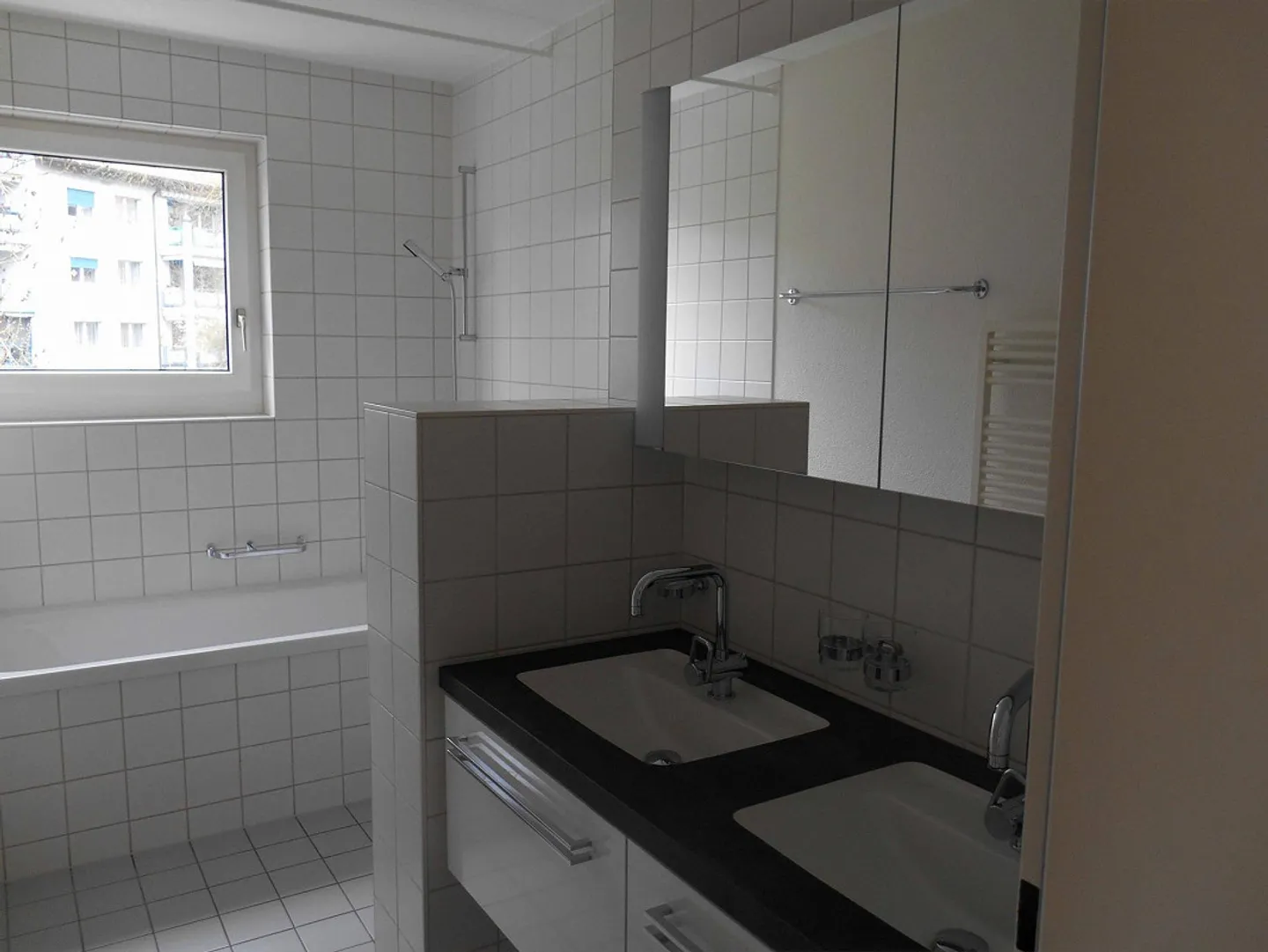 Spacious 5 ½ Room Corner House / Row House with Surroundings - Photo 12 of 14