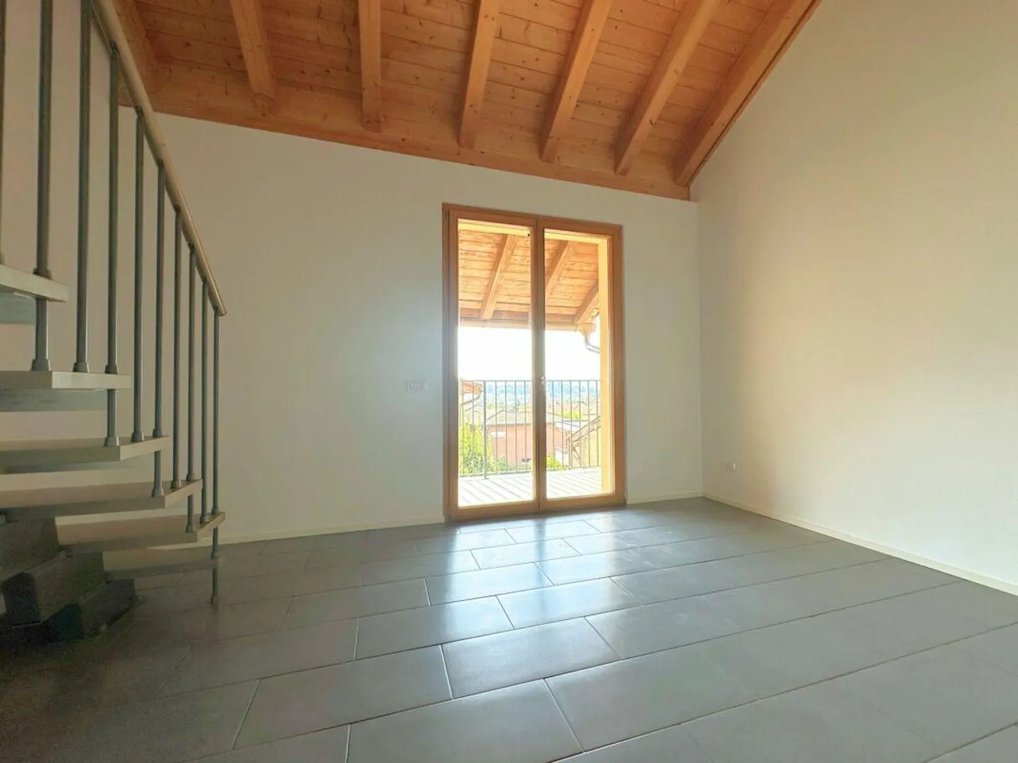 Charakteristische 3,5-Zimmer-Duplexwohnung, oberste Etage - Foto 2 von 20