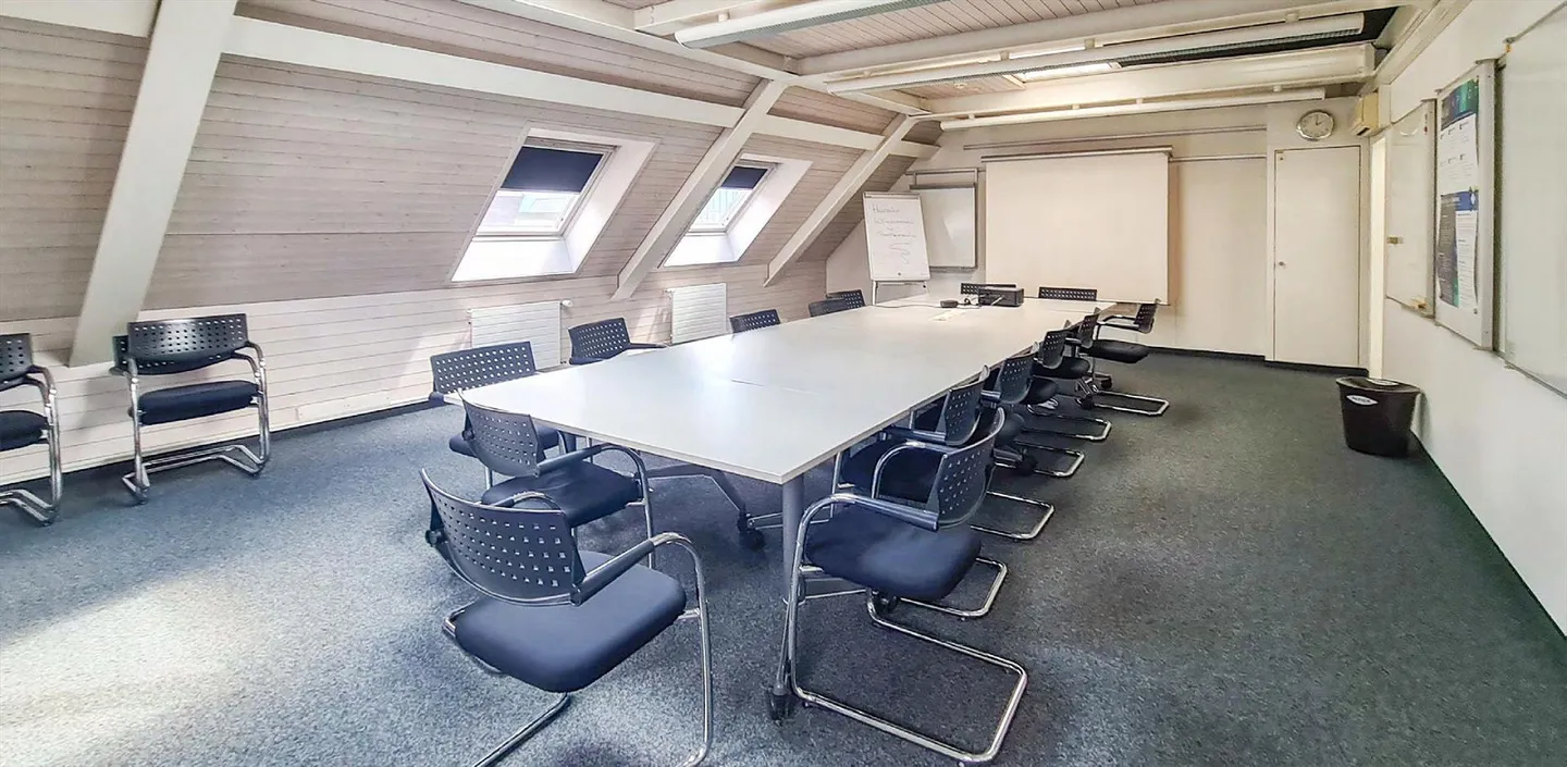 Spazi per uffici versatili presso la stazione ferroviaria di Rapperswil - Foto 10 di 13