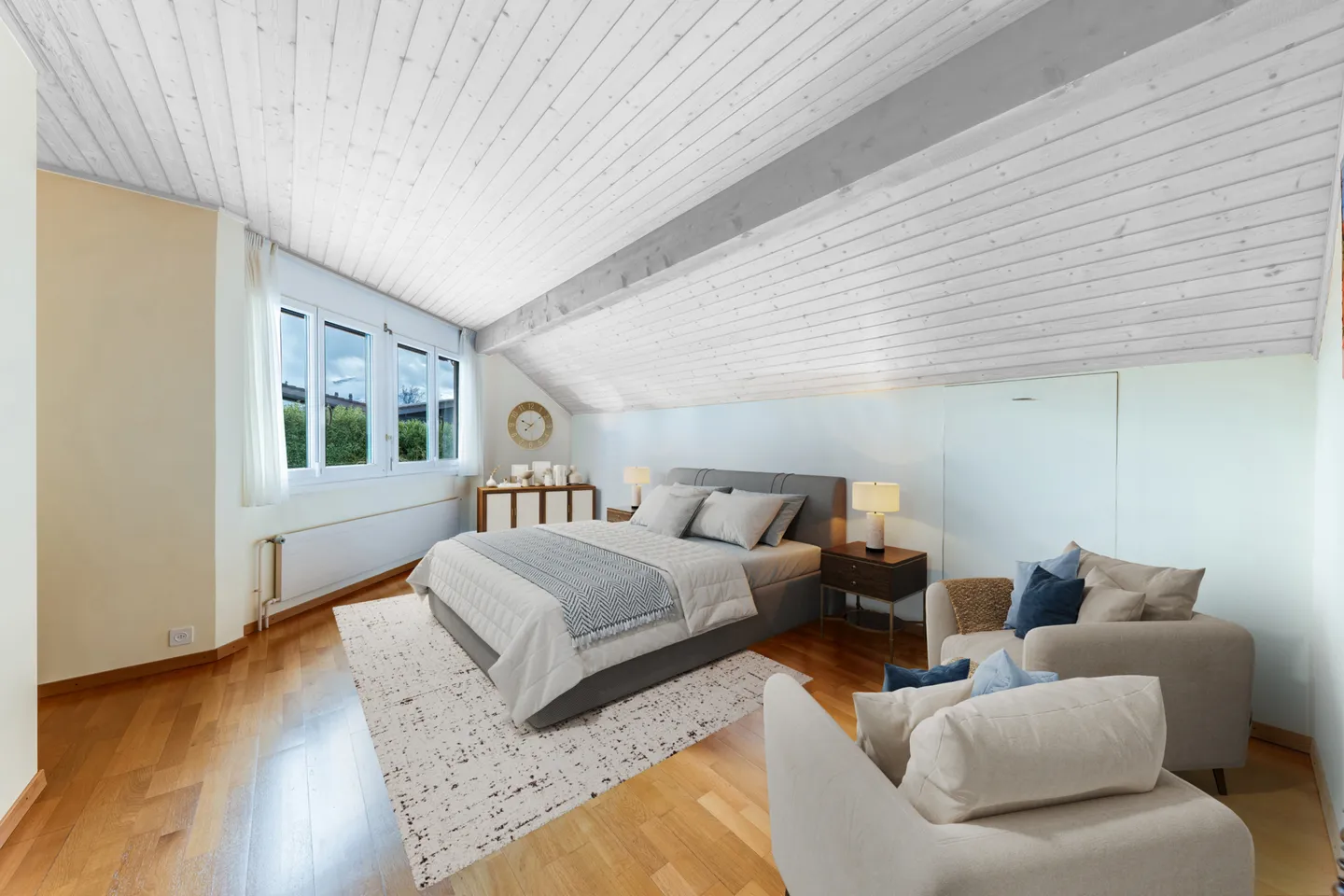 Geräumiges Familienhaus mit Pool - Foto 3 von 11