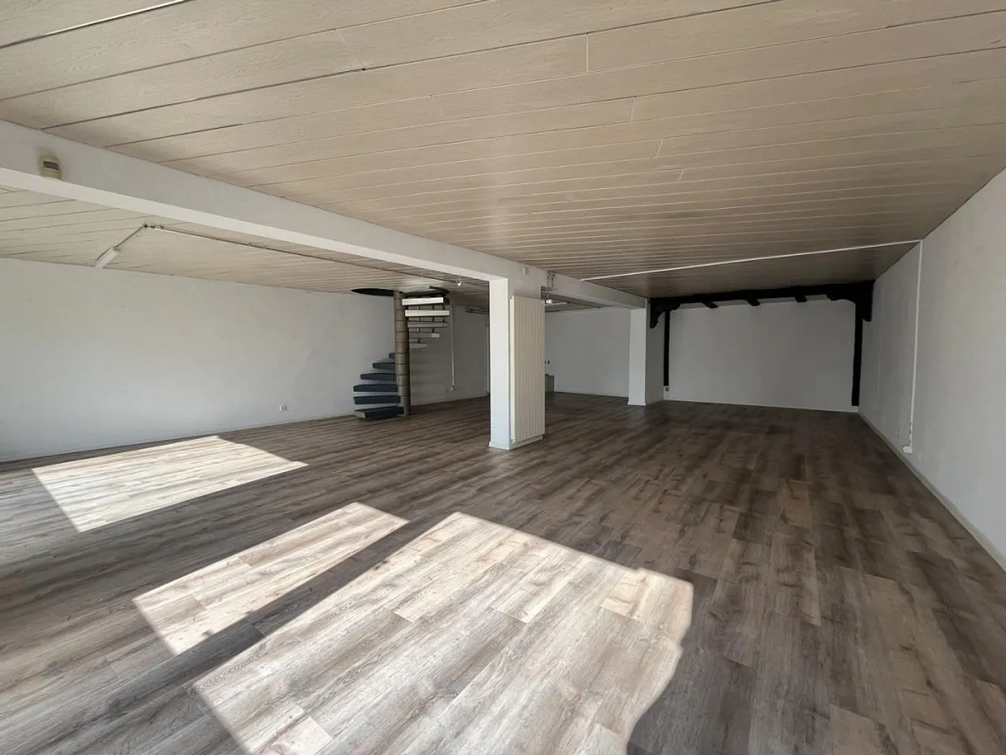 Propriété commerciale polyvalente - à 150 m de la gare - Photo 4 sur 12