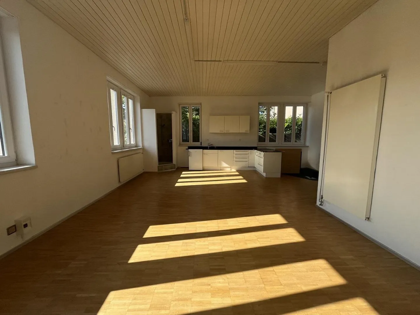 Propriété commerciale polyvalente - à 150 m de la gare - Photo 7 sur 12