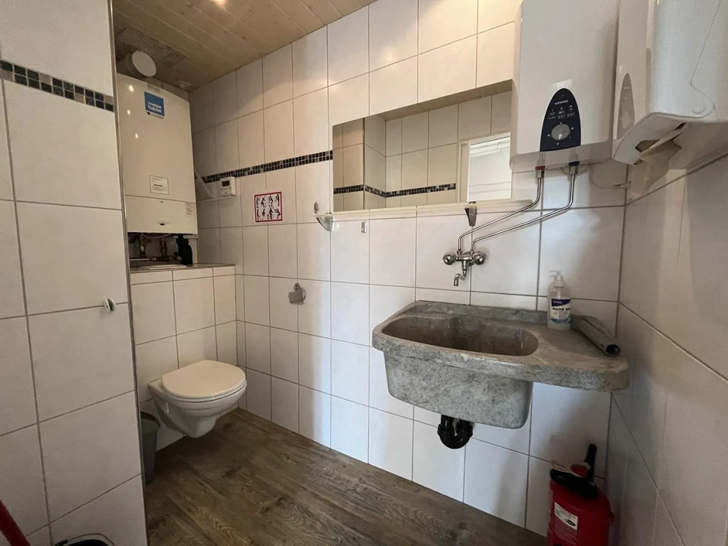 Propriété commerciale polyvalente - à 150 m de la gare - Photo 10 sur 12