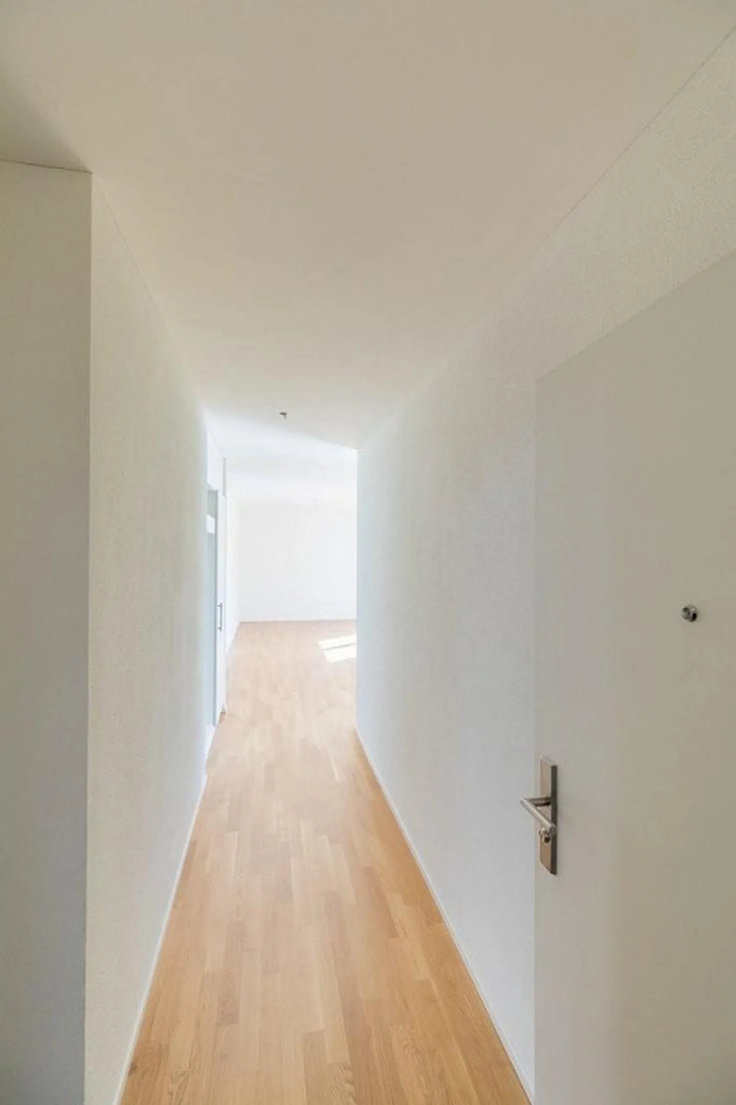 RENT WITHOUT DEPOSIT - 3.5 Room Apartment with a View of the Castle - Photo 8 of 9