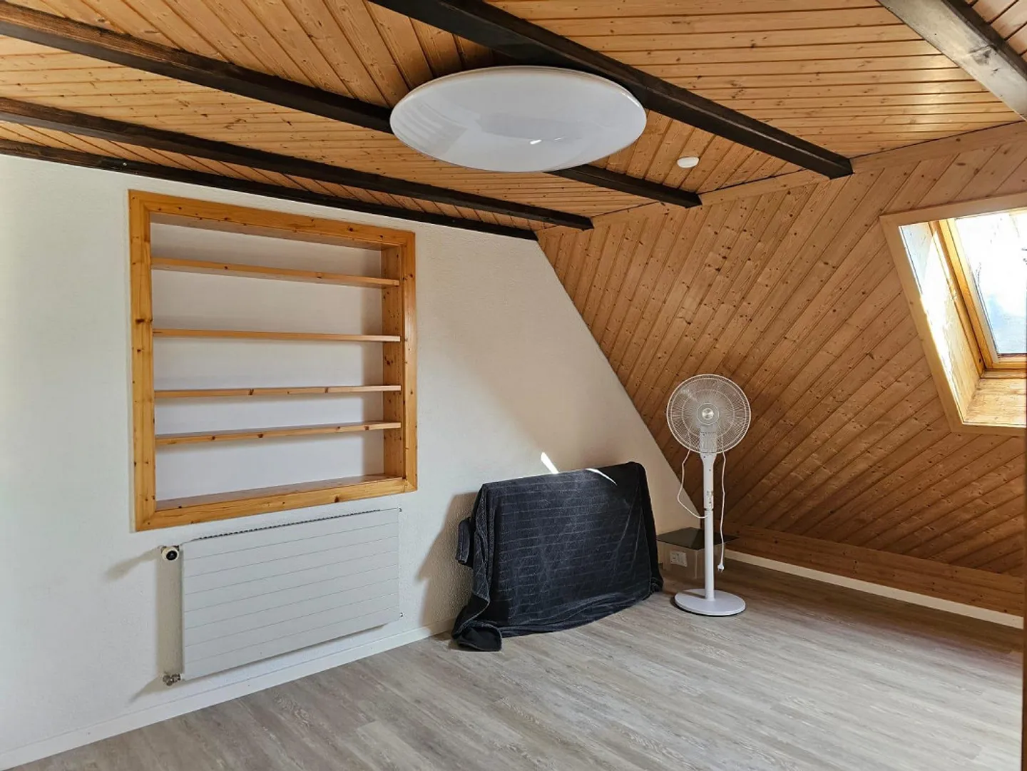 Coinquilino in grande casa con giardino, 3 camere private, bagno - Foto 3 di 7