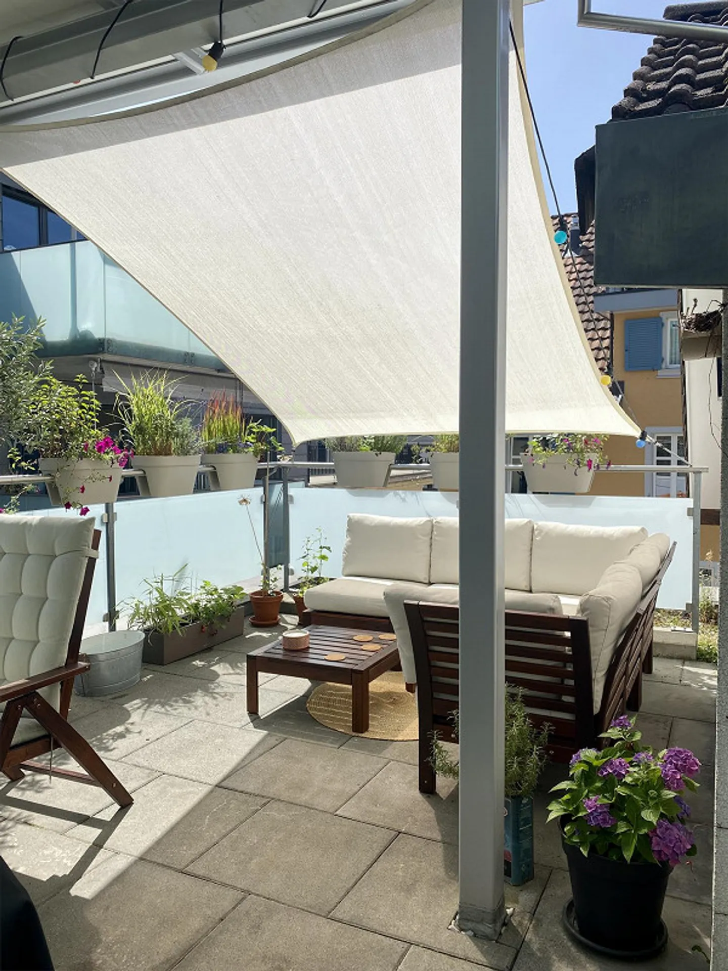 Bijou au bord du lac de Zurich - Appartement 3.5 pièces - Photo 2 sur 12