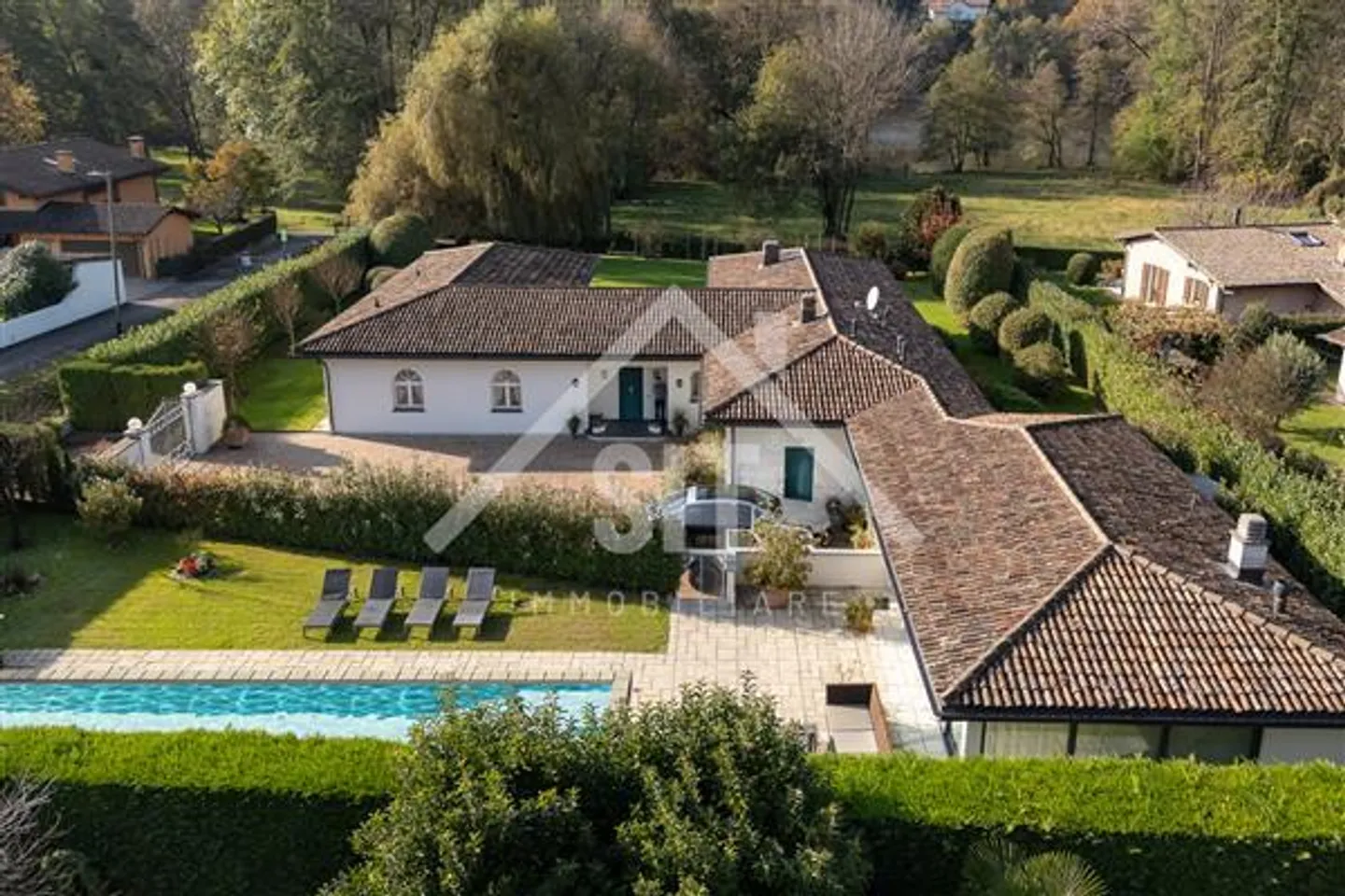 Elegante Villa mit Pool in Origlio - Foto 1 von 13