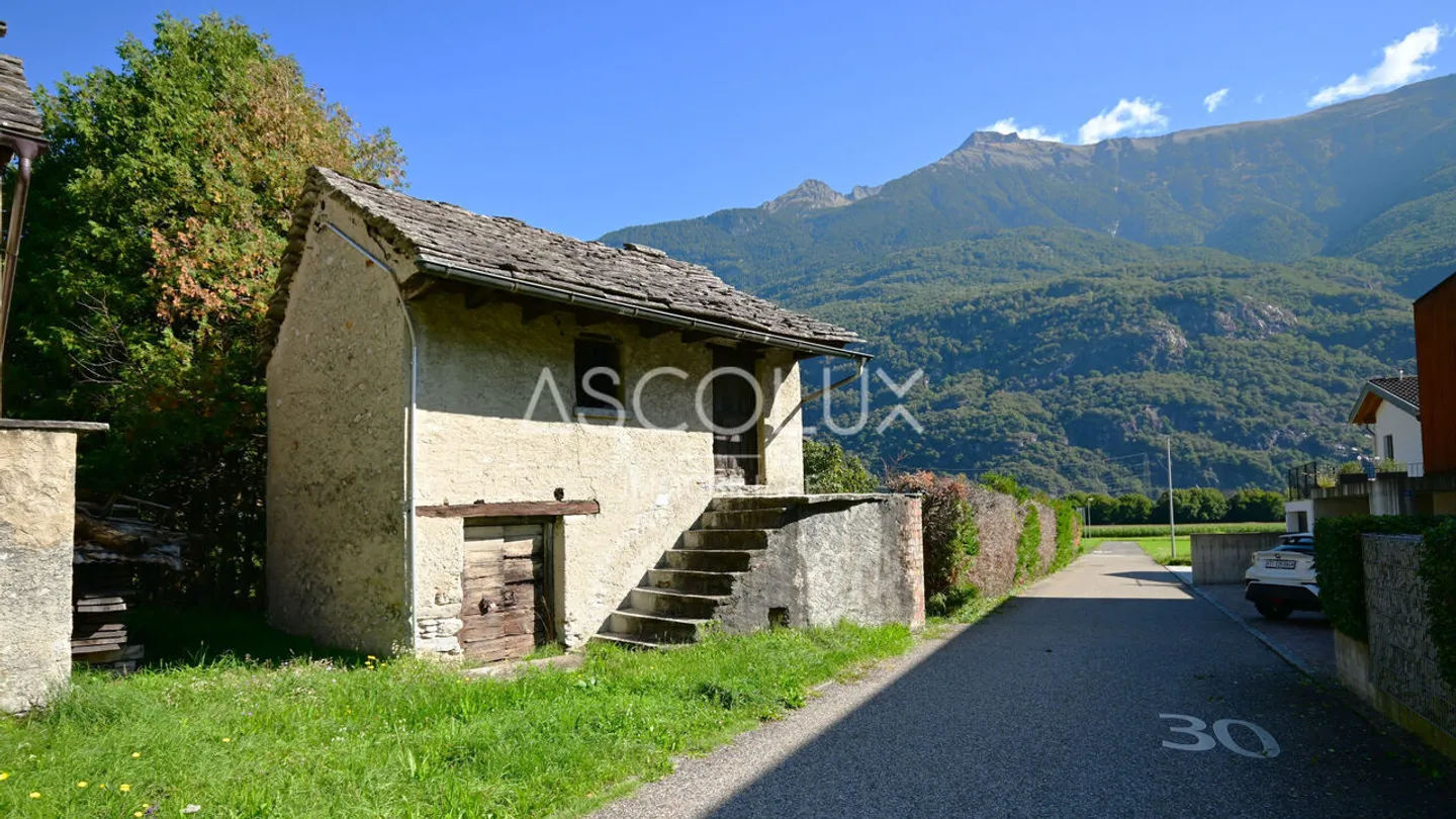 Rustico da ristrutturare in zona soleggiata e tranquilla - Foto 1 di 13