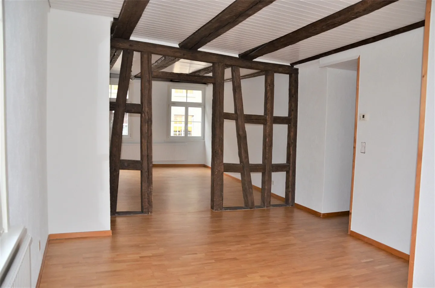 Bright 2.5-room apartment in the heart of the city - Photo 1 of 10