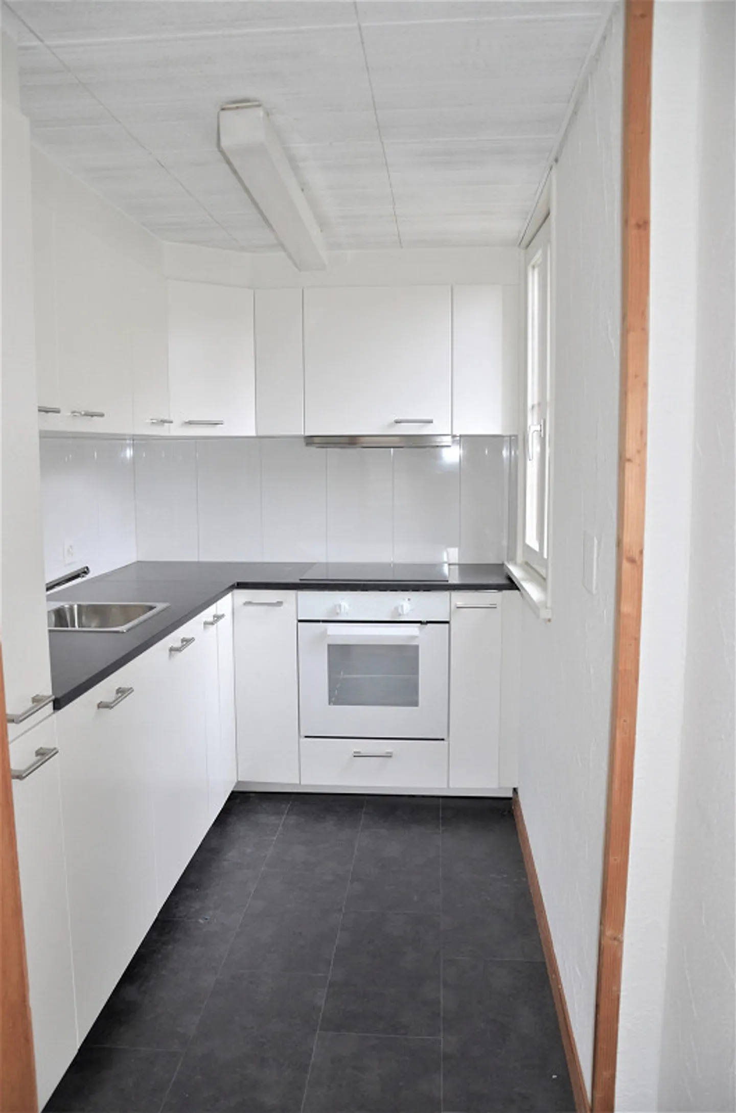 Bright 2.5-room apartment in the heart of the city - Photo 2 of 10