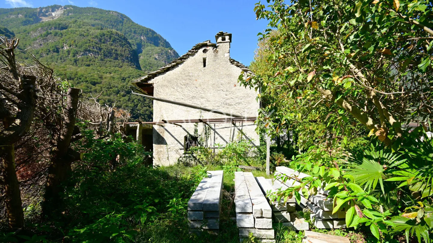 Rustico da ristrutturare in zona soleggiata e tranquilla - Foto 4 di 13
