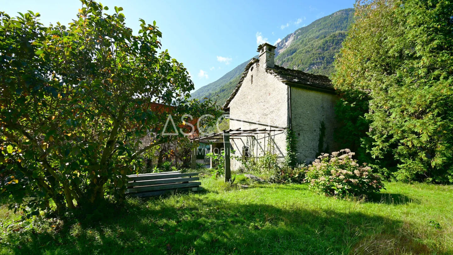 Rustico da ristrutturare in zona soleggiata e tranquilla - Foto 5 di 13