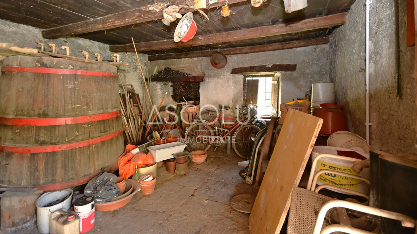 Rustico da ristrutturare in zona soleggiata e tranquilla - Foto 7 di 13