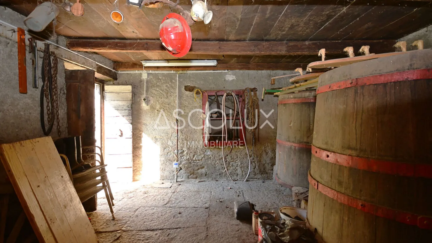 Rustico da ristrutturare in zona soleggiata e tranquilla - Foto 9 di 13