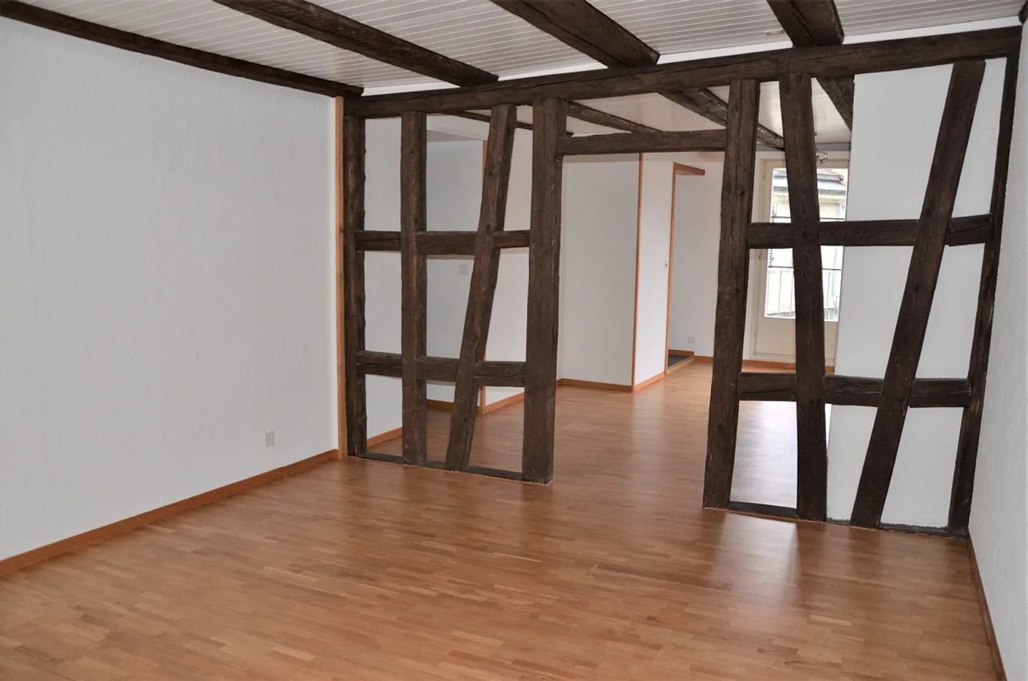 Bright 2.5-room apartment in the heart of the city - Photo 4 of 10