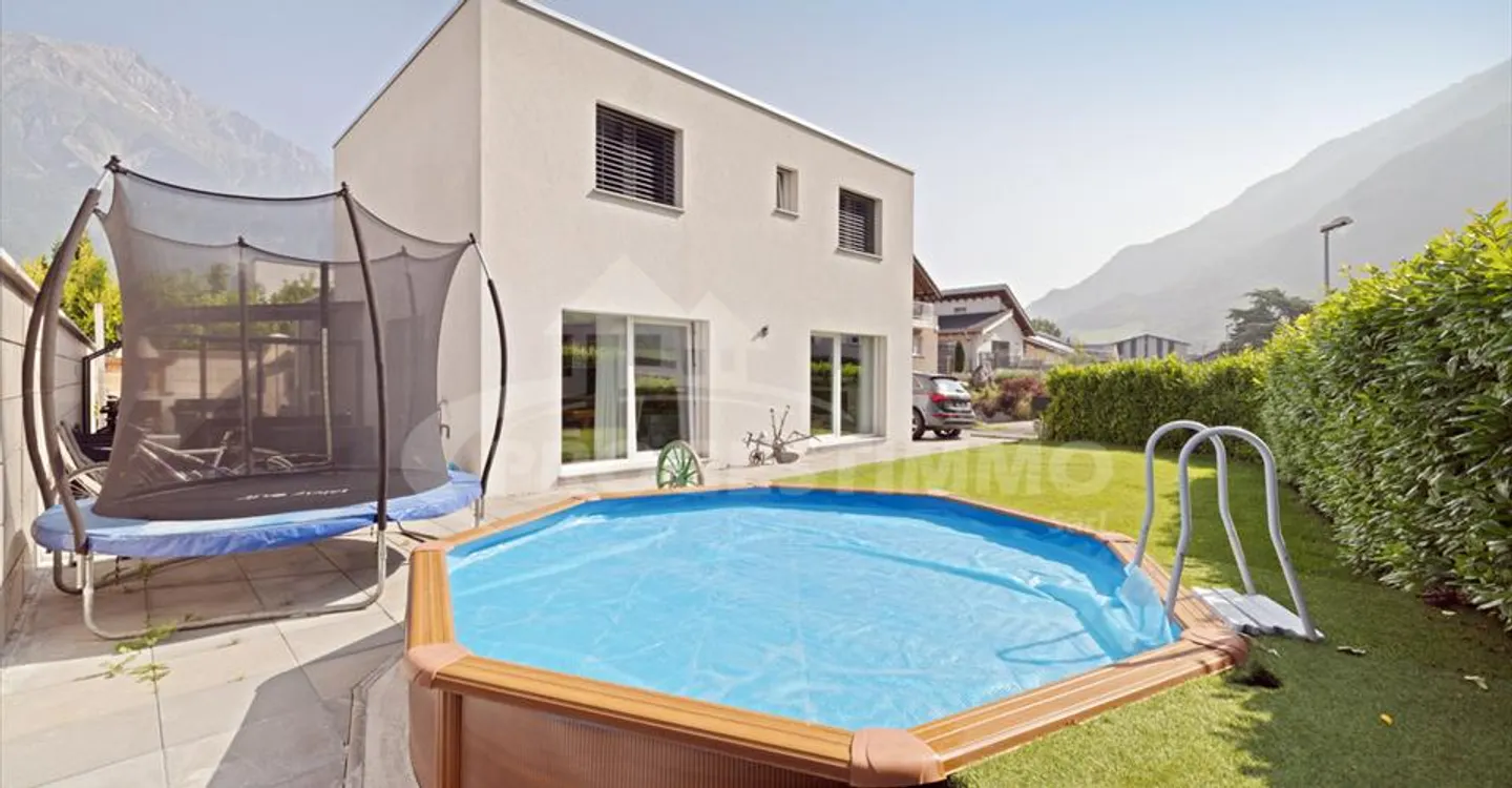 Villa moderna a Charrat - Foto 1 di 13